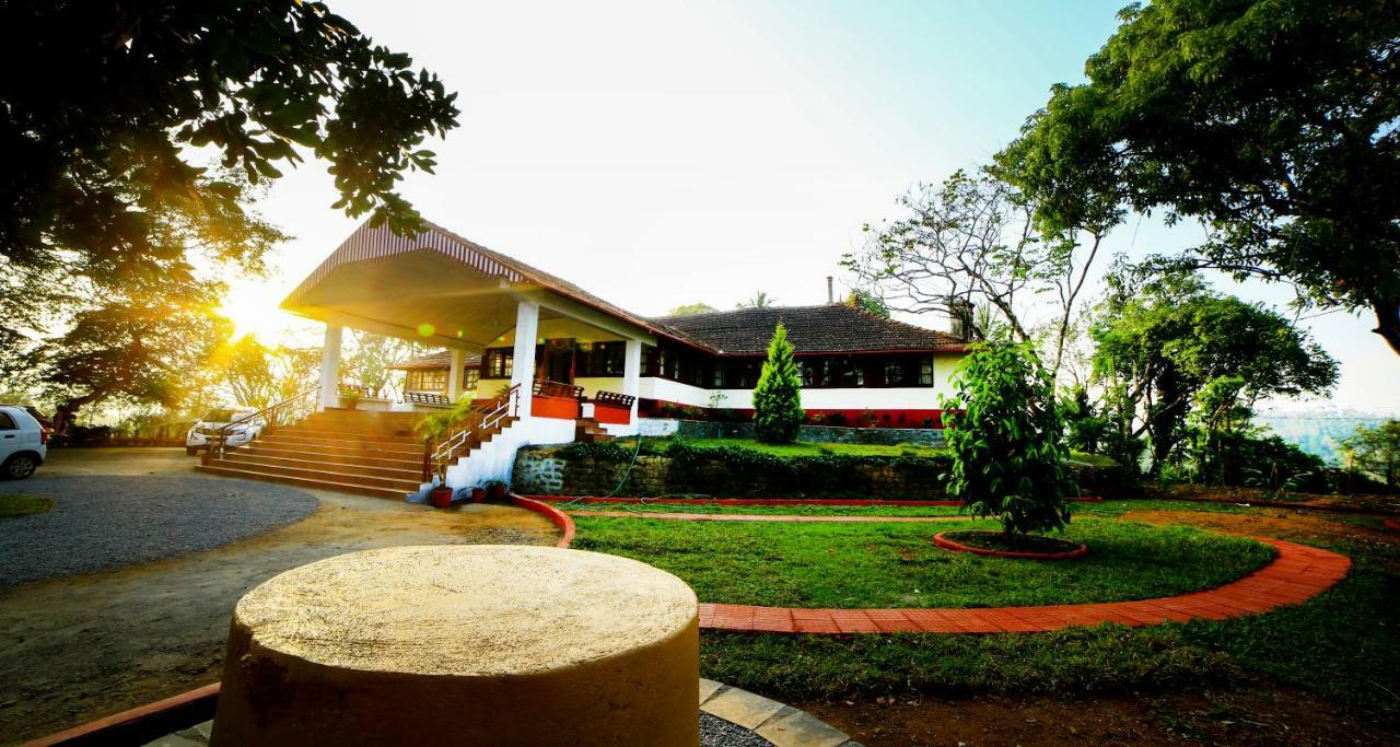 Tea Tours Ripon Heritage Bungalow Meppadi Ngoại thất bức ảnh